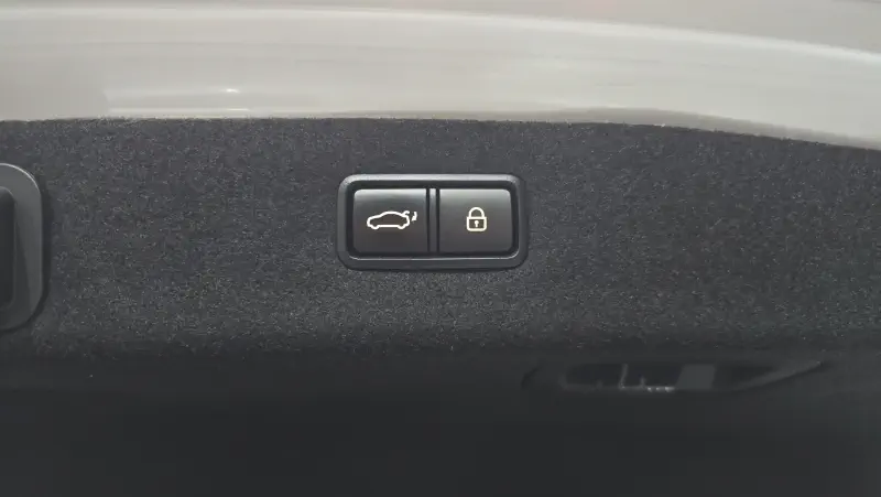 Genesis EQ900