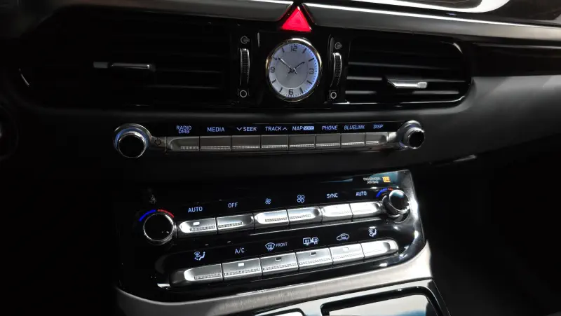 Genesis EQ900