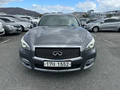 Infiniti Q70