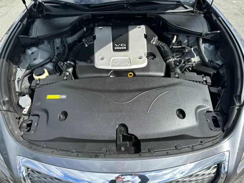 Infiniti Q70