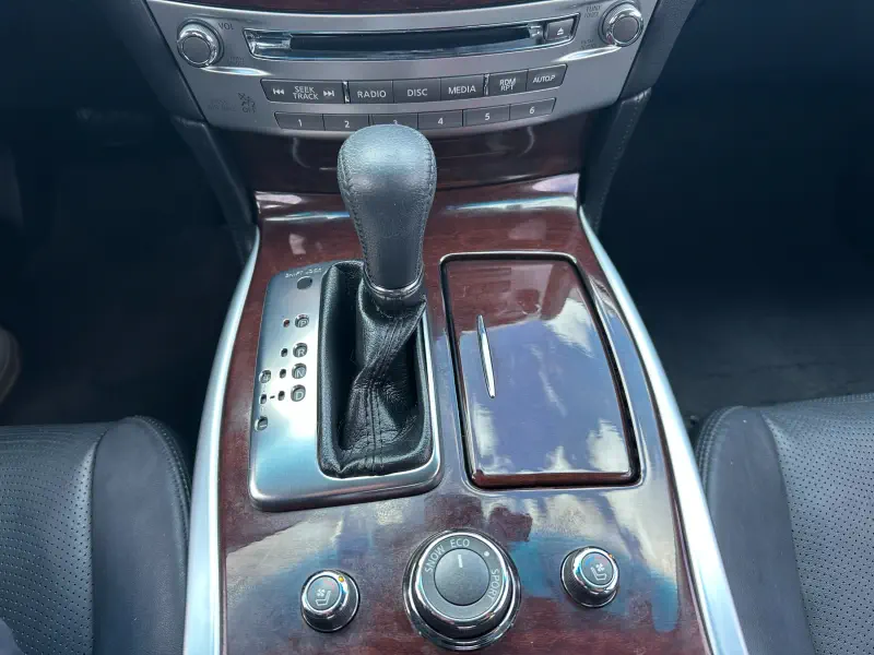 Infiniti Q70