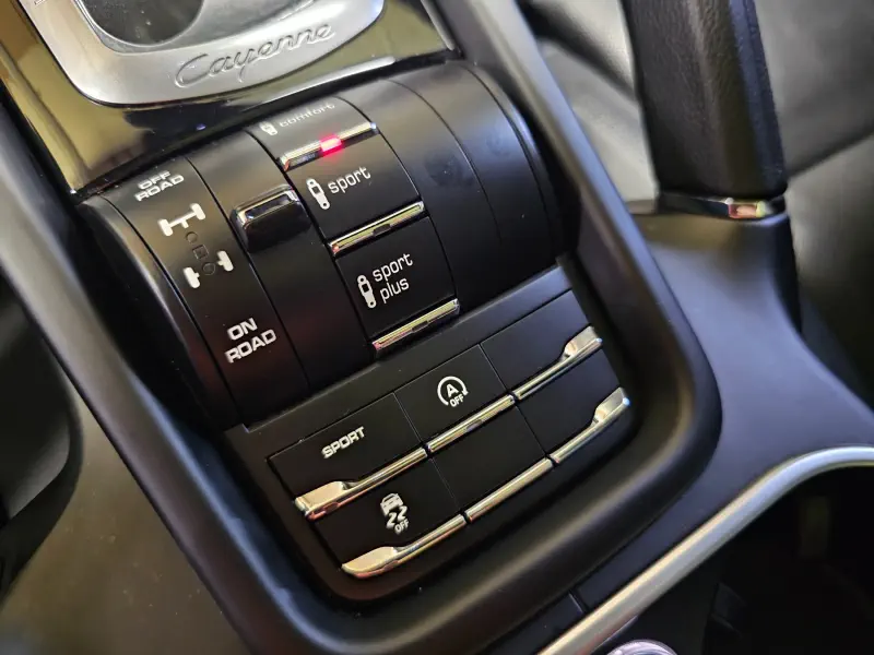 Porsche CAYENNE