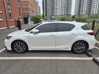 Lexus CT200h