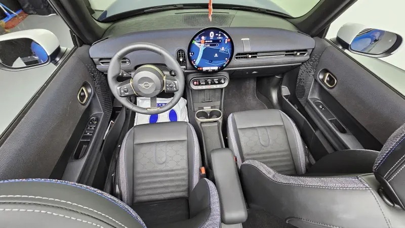 MINI Cooper Convertible