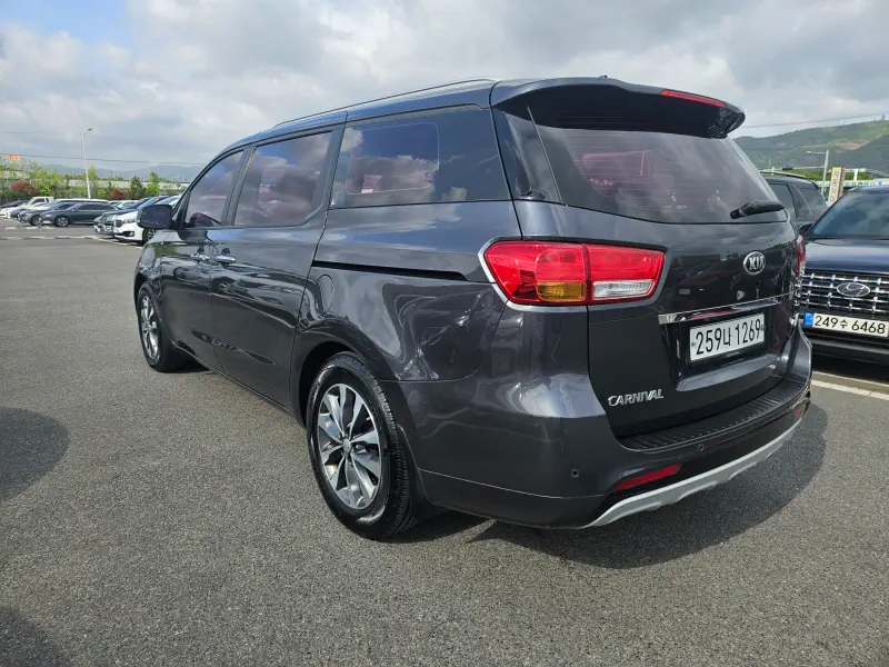 Kia Carnival