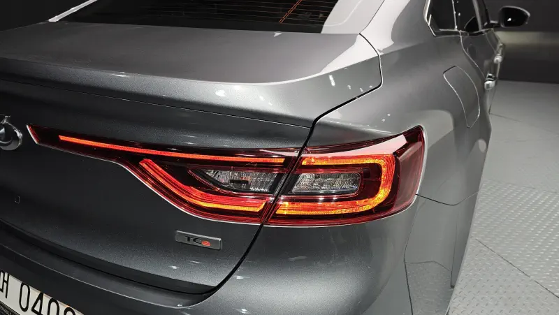 Renault SM6
