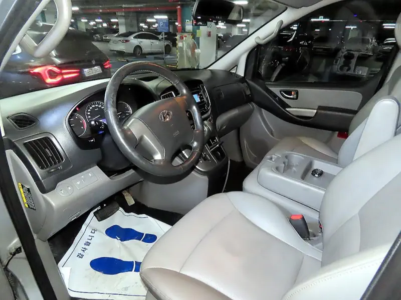 Hyundai Grand Starex