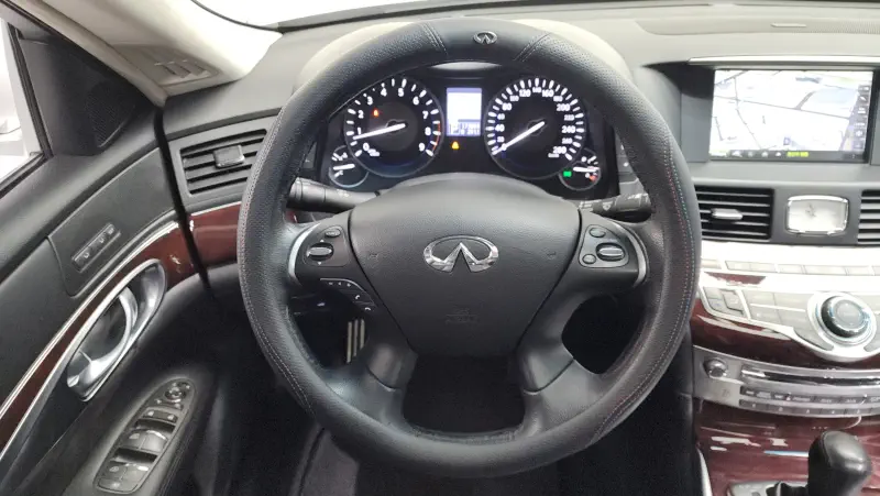 Infiniti Q70