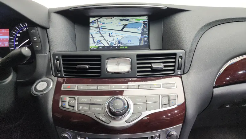 Infiniti Q70