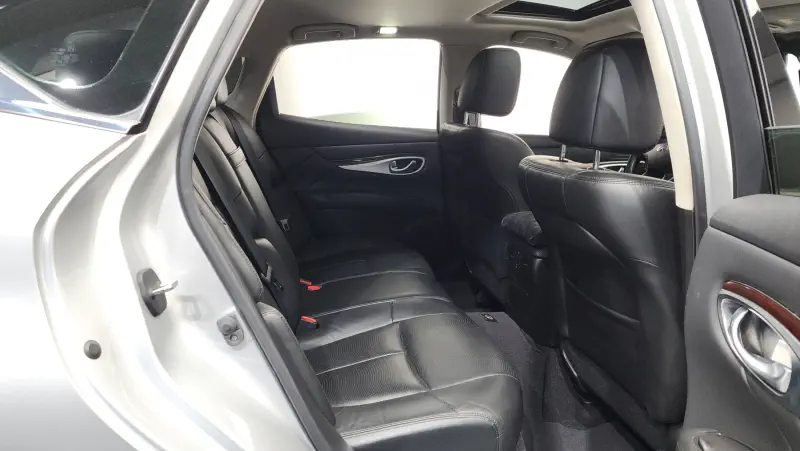 Infiniti Q70