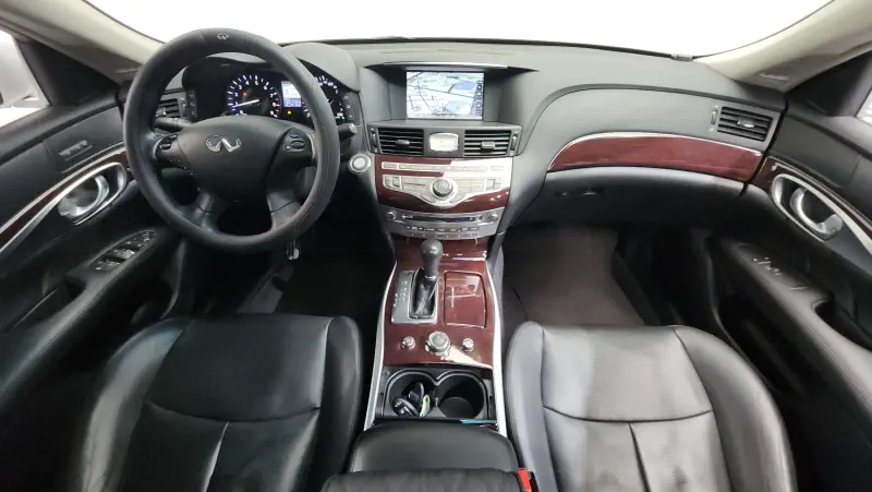 Infiniti Q70