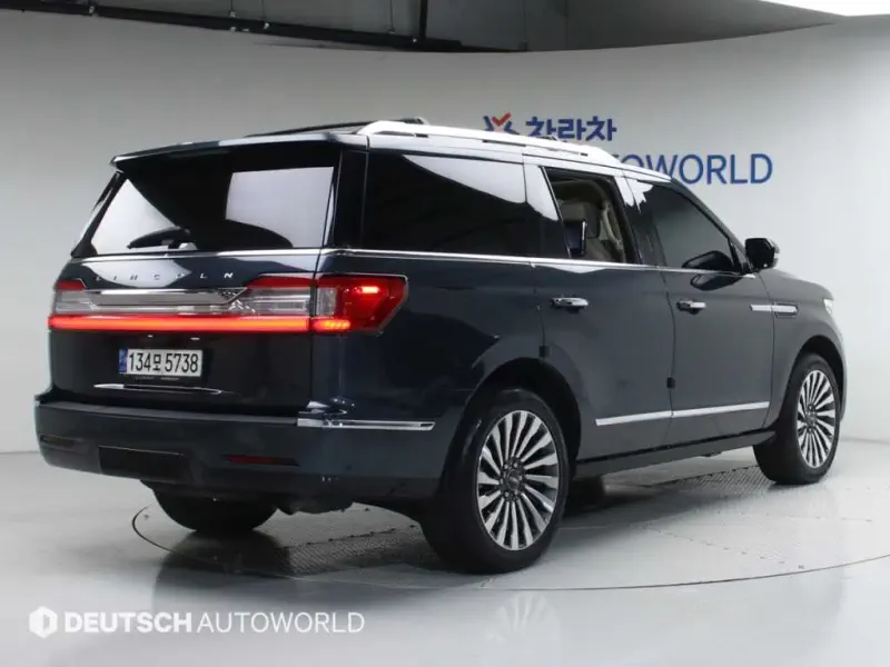 Lincoln Navigator