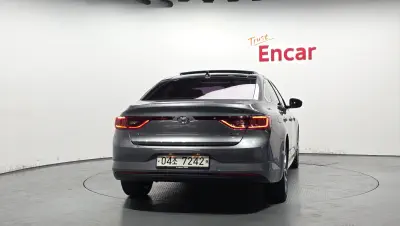 Renault SM6