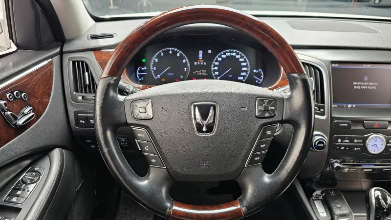 Hyundai Equus