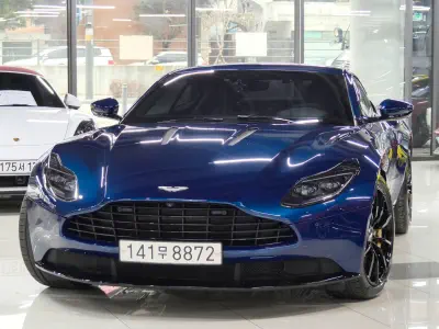 Aston Martin DB11