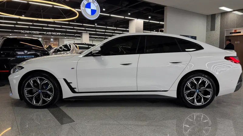 BMW i4