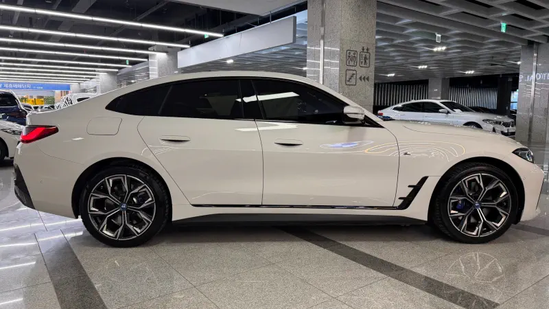 BMW i4