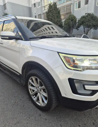 Ford EXPLORER