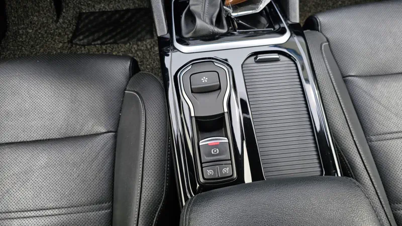 Renault SM6