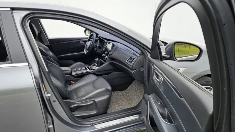 Renault SM6