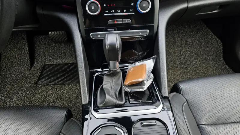 Renault SM6