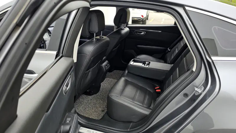Renault SM6