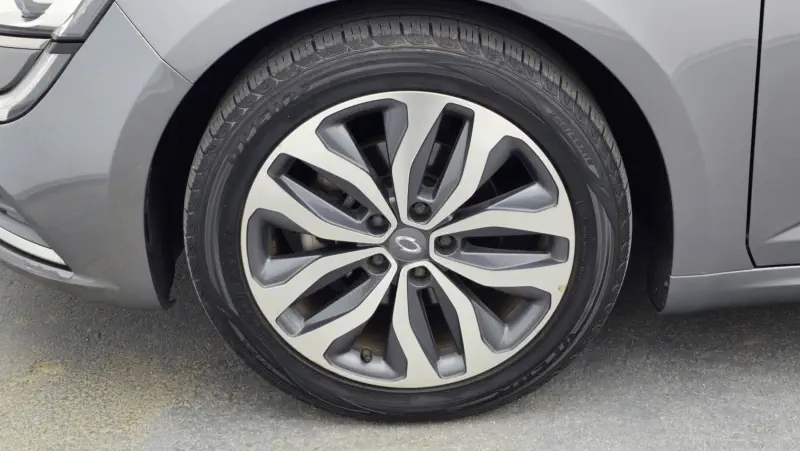 Renault SM6