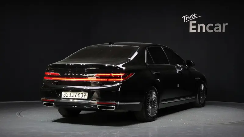 Genesis G90