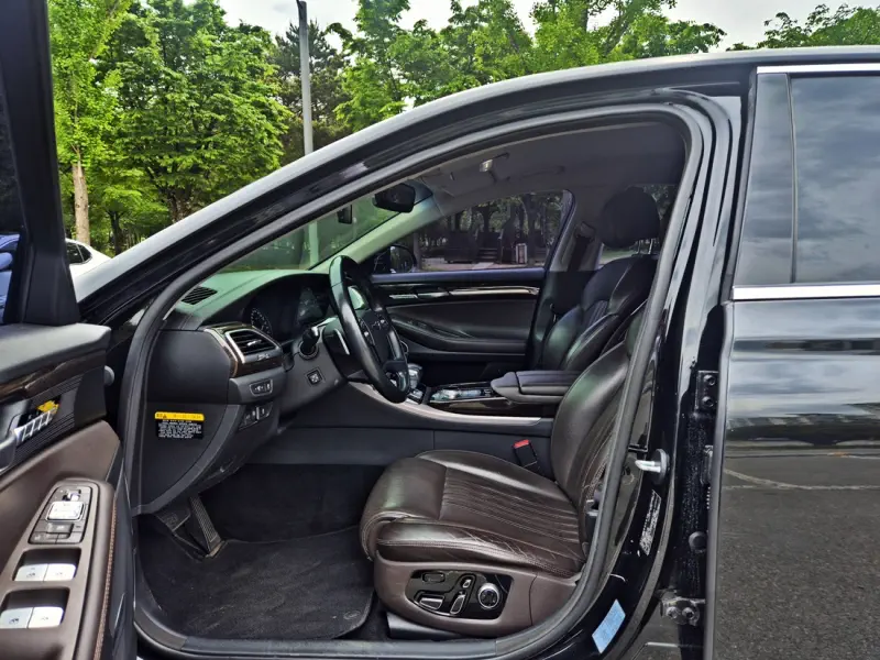 Genesis EQ900