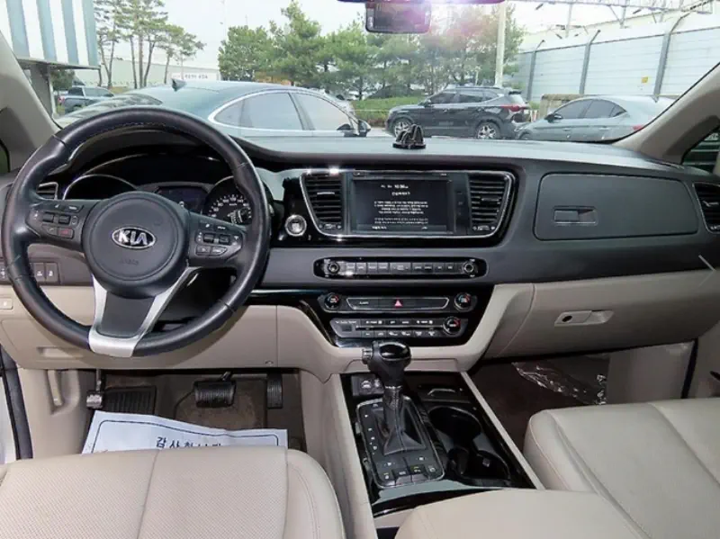 Kia Carnival
