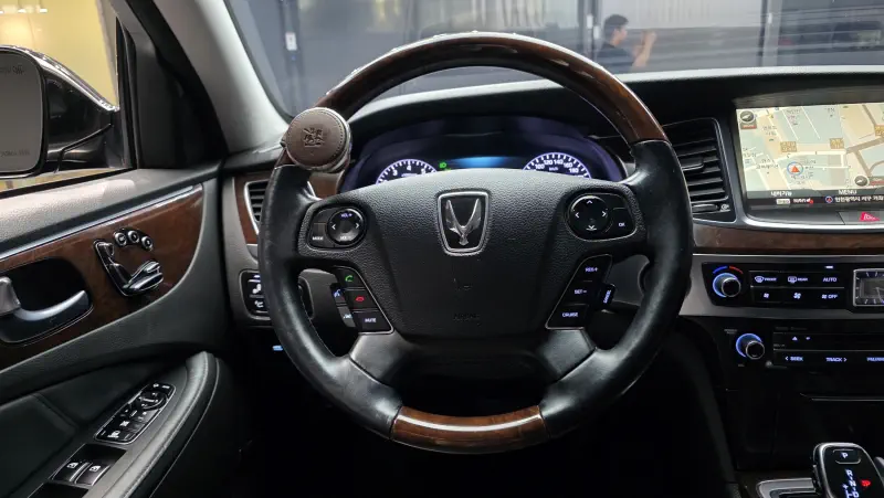 Hyundai Equus
