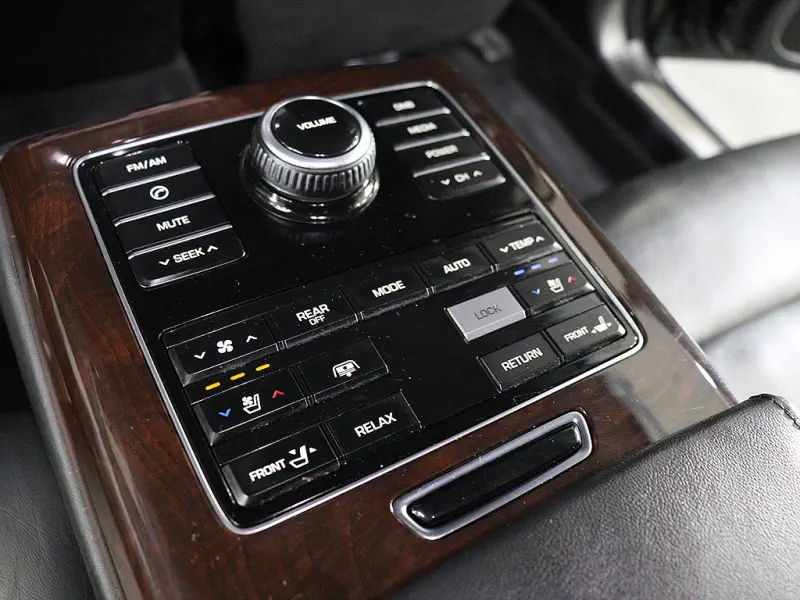 Hyundai Equus