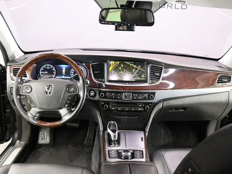 Hyundai Equus