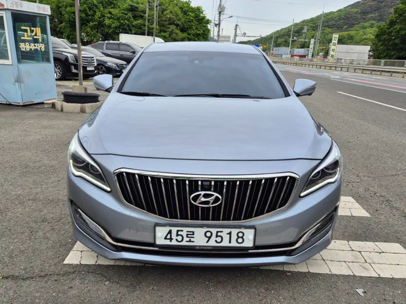 Hyundai Aslan