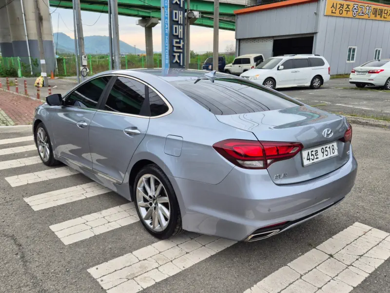 Hyundai Aslan