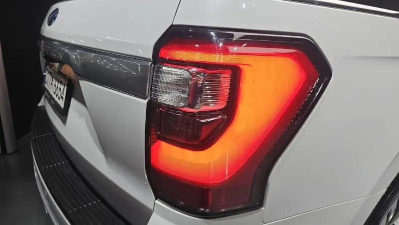 Ford EXPEDITION