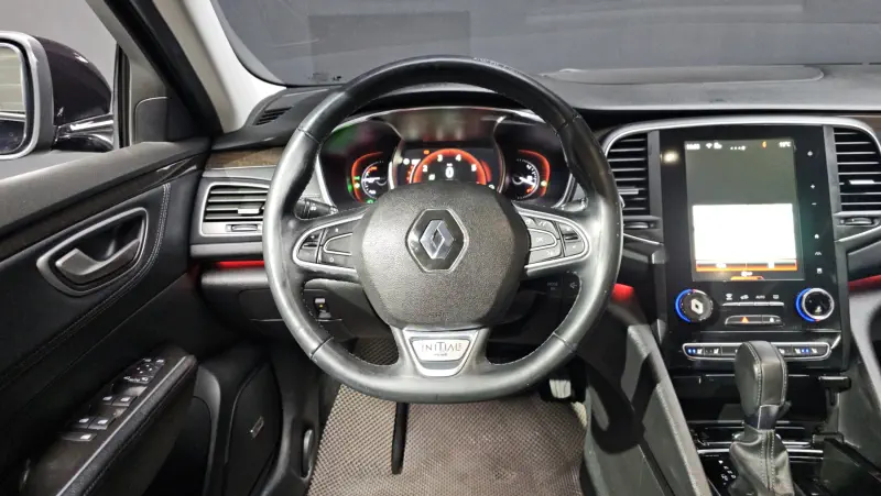 Renault SM6