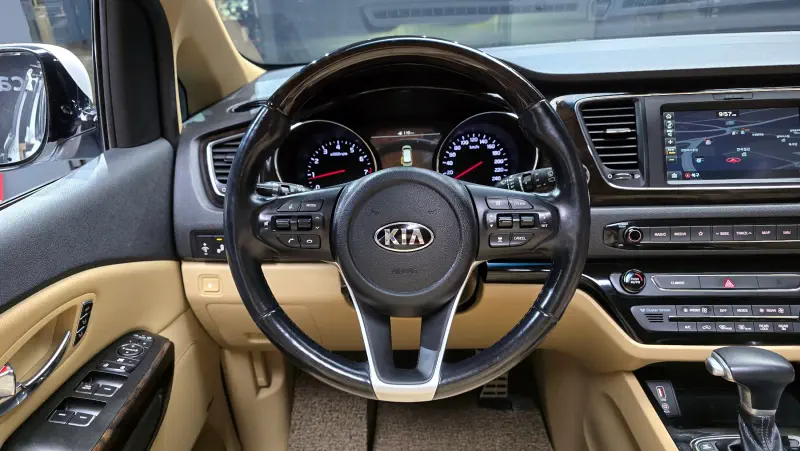 Kia Carnival