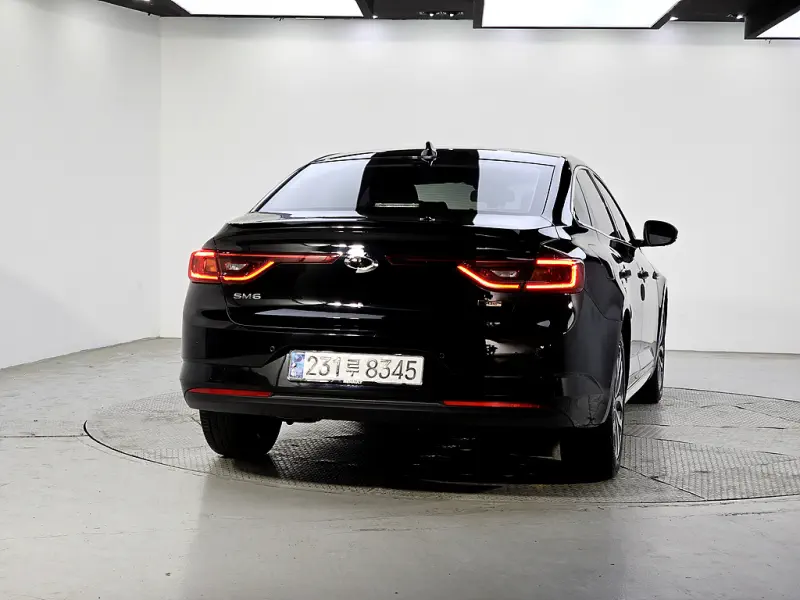 Renault SM6