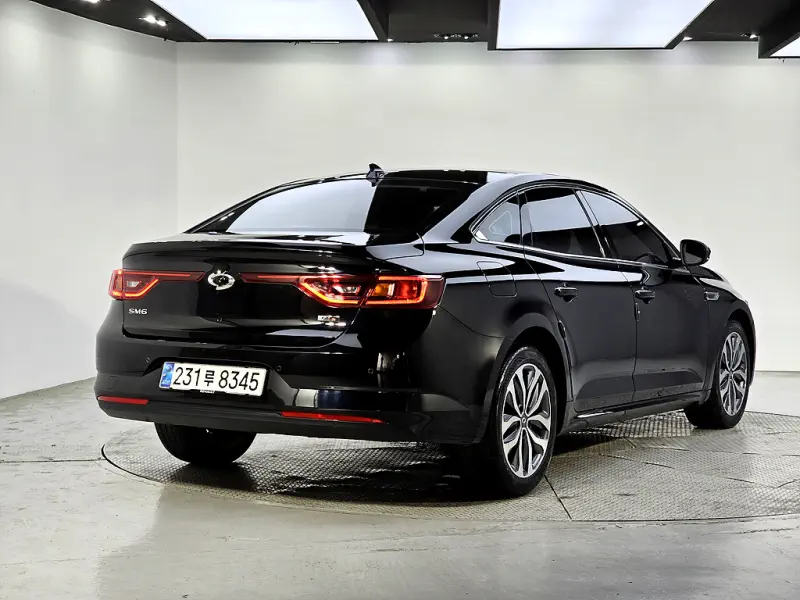 Renault SM6