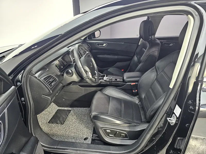 Renault SM6