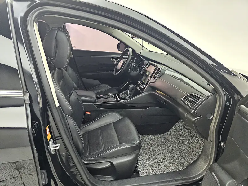 Renault SM6