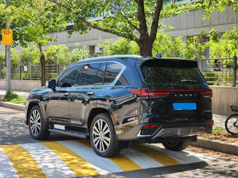 Lexus LX570