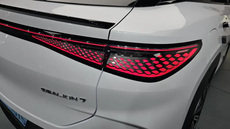 BYD Sealion 7