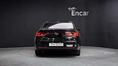 Renault SM6