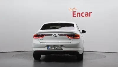 Renault SM6