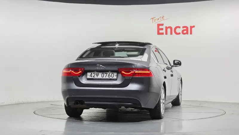 Jaguar XE