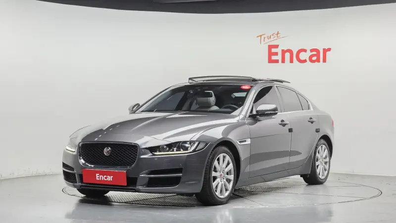 Jaguar XE