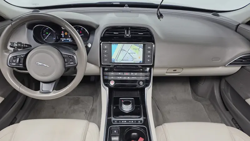 Jaguar XE