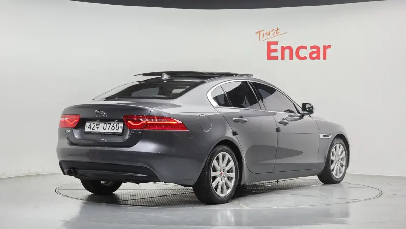 Jaguar XE